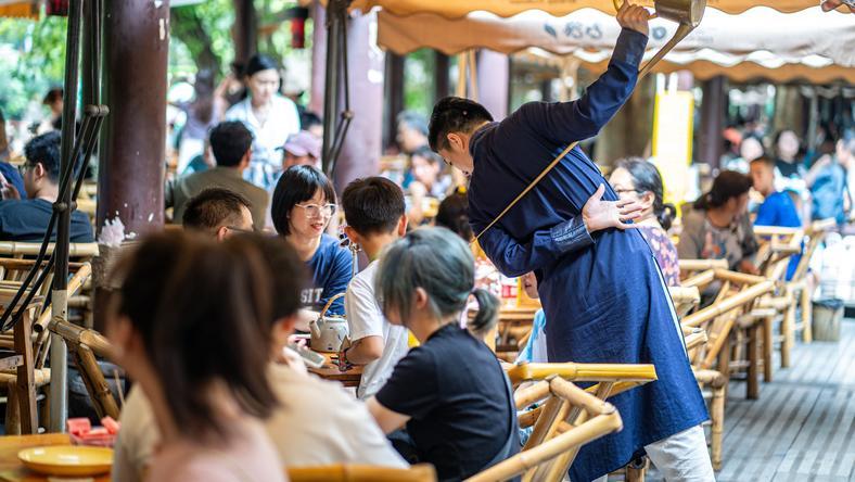 “过度反思的生活是没法过的,我提倡活得庸常一点”